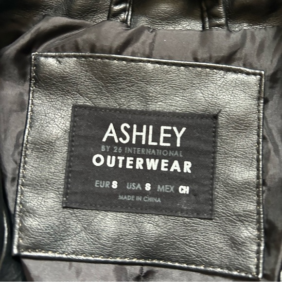 Black Cropped faux Leather Jacket - Picture 3 of 8